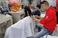 春節臨近理發店進入過年模式