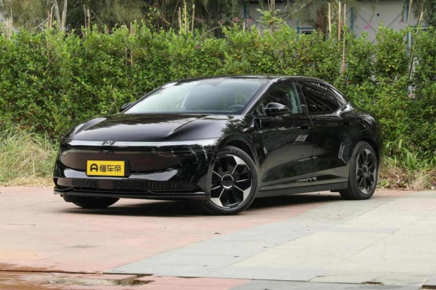 直面小米SU7!極氪007新車型售20.99萬,續(xù)航688km,800V高壓架構