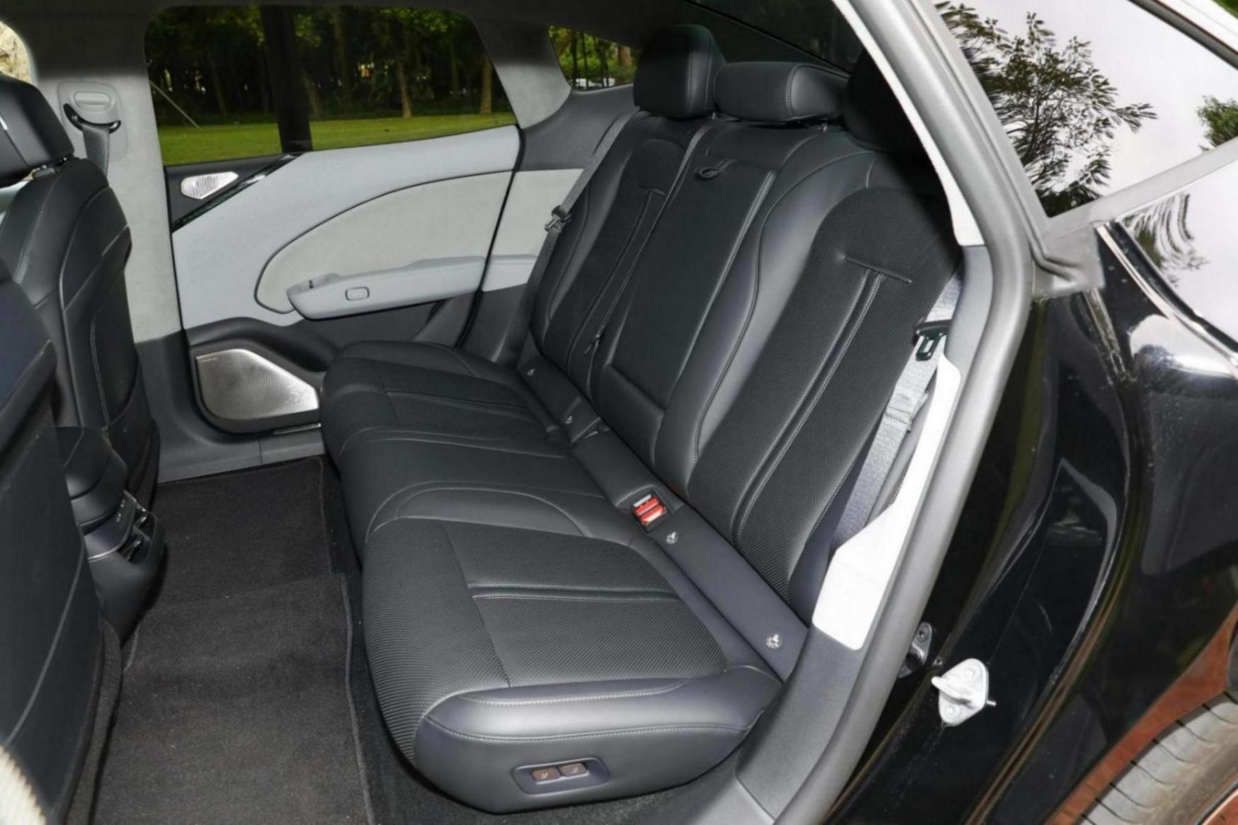 直面小米SU7!極氪007新車型售20.99萬,續(xù)航688km,800V高壓架構