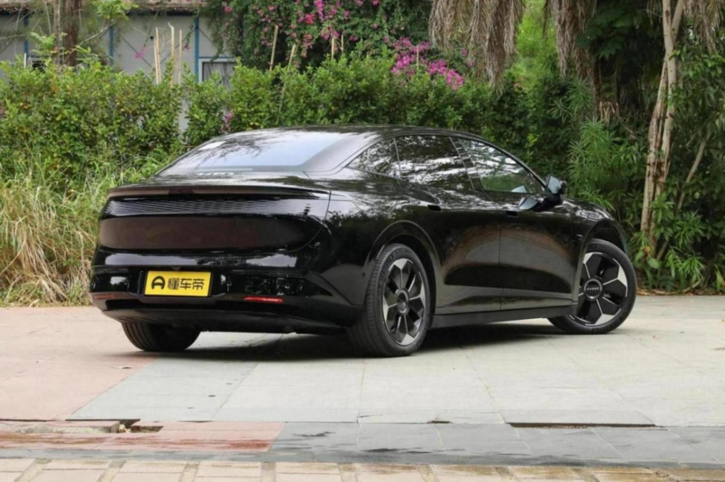 直面小米SU7!極氪007新車型售20.99萬,續(xù)航688km,800V高壓架構