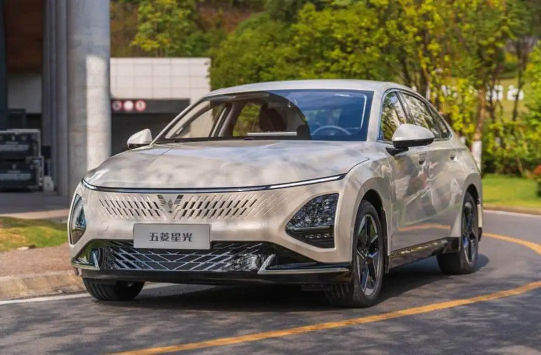 預算10萬塊,這3款國產混動轎車,空間大、配置高,最關鍵油耗低