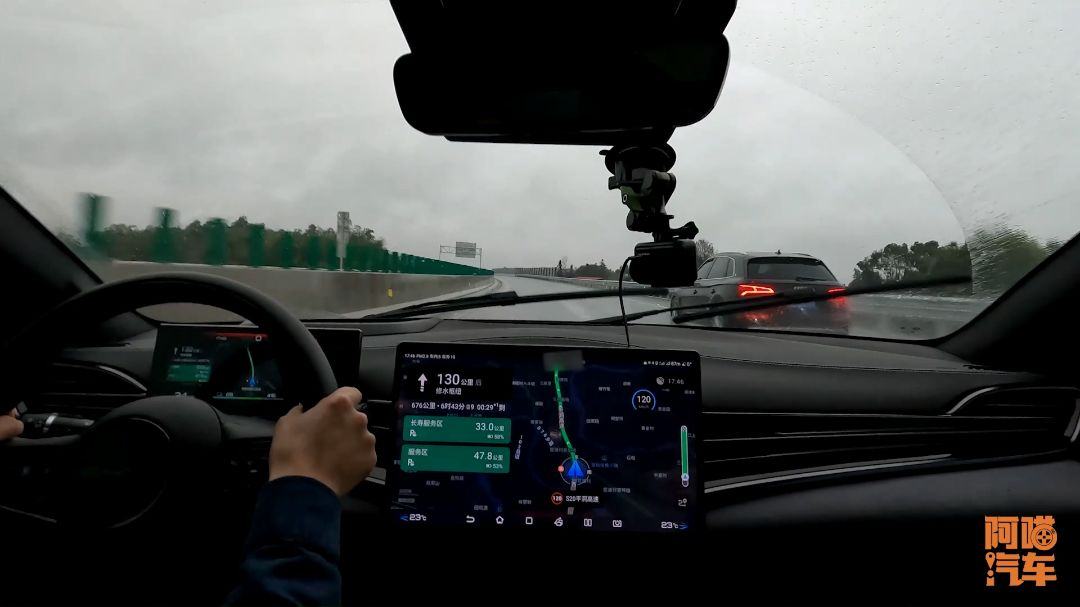 為何純電車都是低趴設計,很少有方盒子越野車?告訴你原因