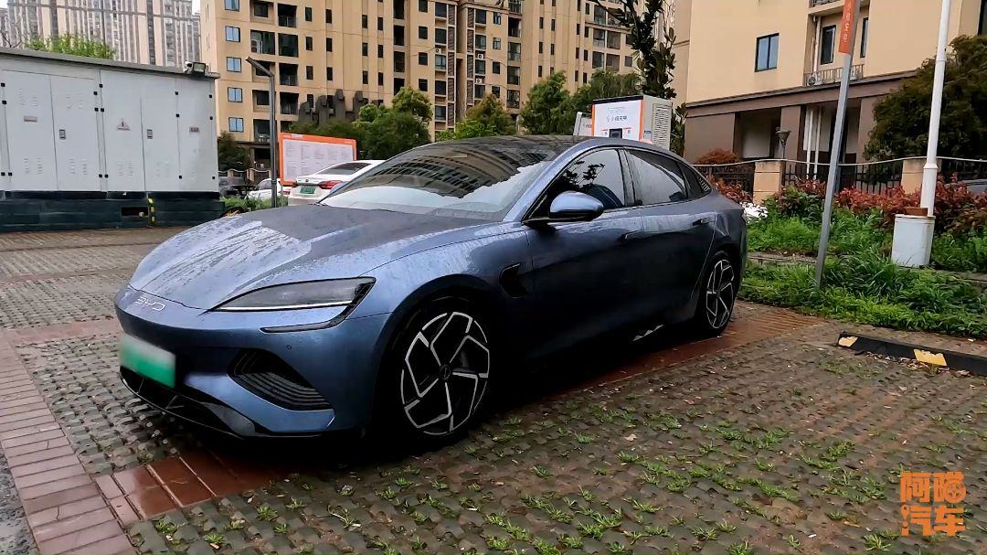 為何純電車都是低趴設計,很少有方盒子越野車?告訴你原因