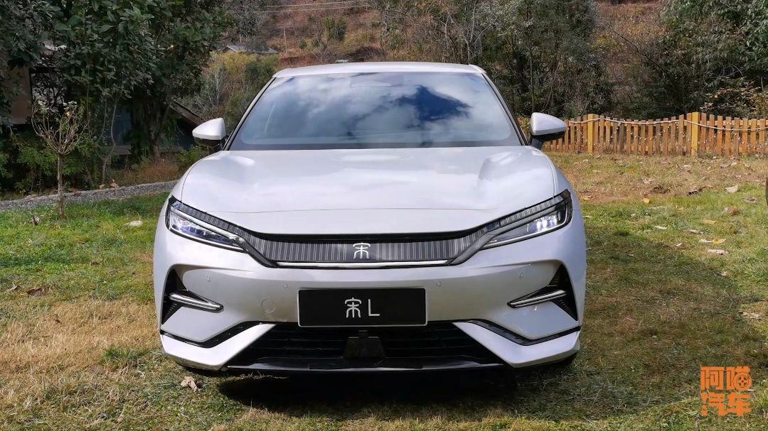 為何純電車都是低趴設計,很少有方盒子越野車?告訴你原因
