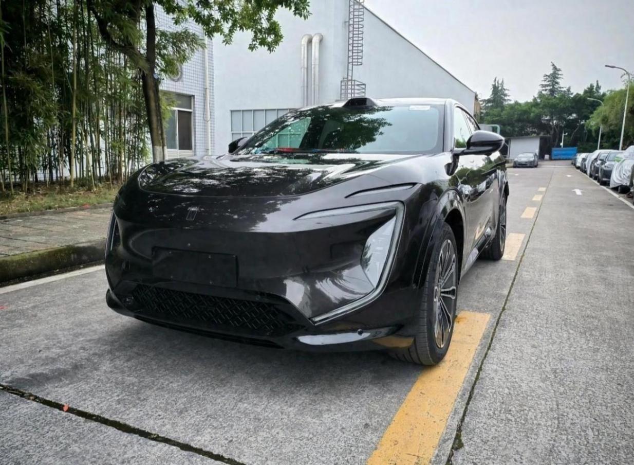 車尾設(shè)計(jì)非常個性,阿維塔07實(shí)車圖曝光