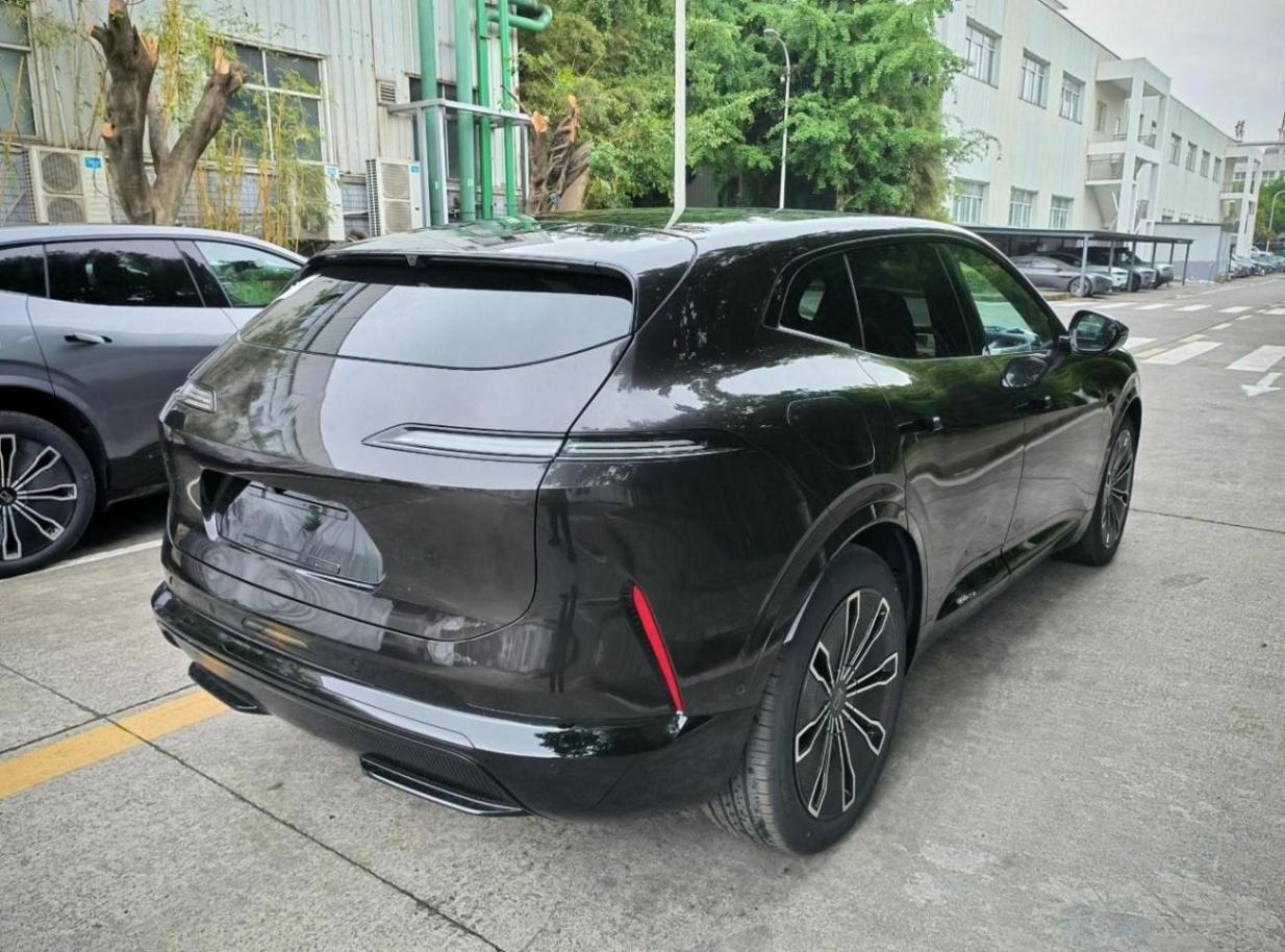 車尾設(shè)計(jì)非常個性,阿維塔07實(shí)車圖曝光