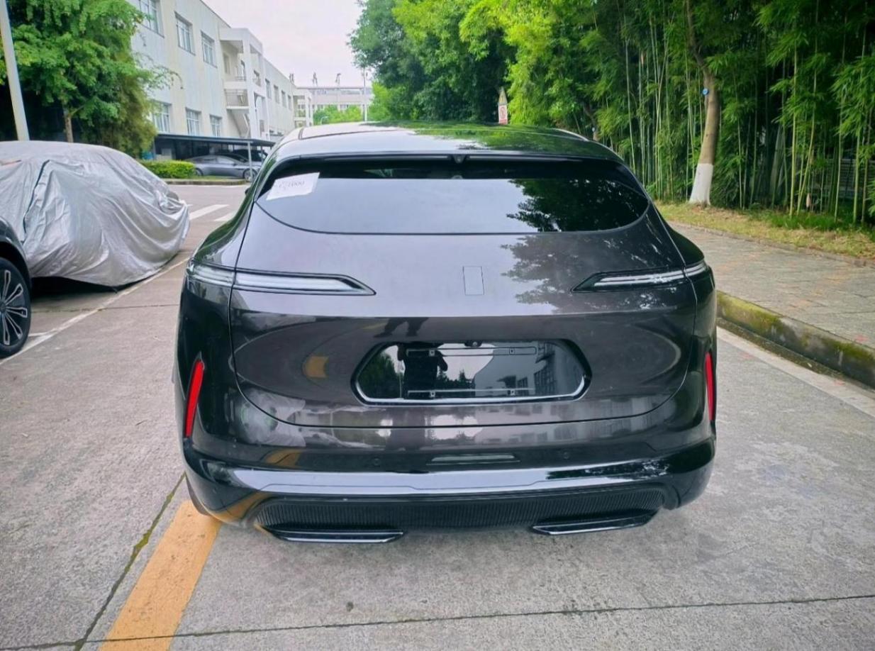 車尾設(shè)計(jì)非常個性,阿維塔07實(shí)車圖曝光