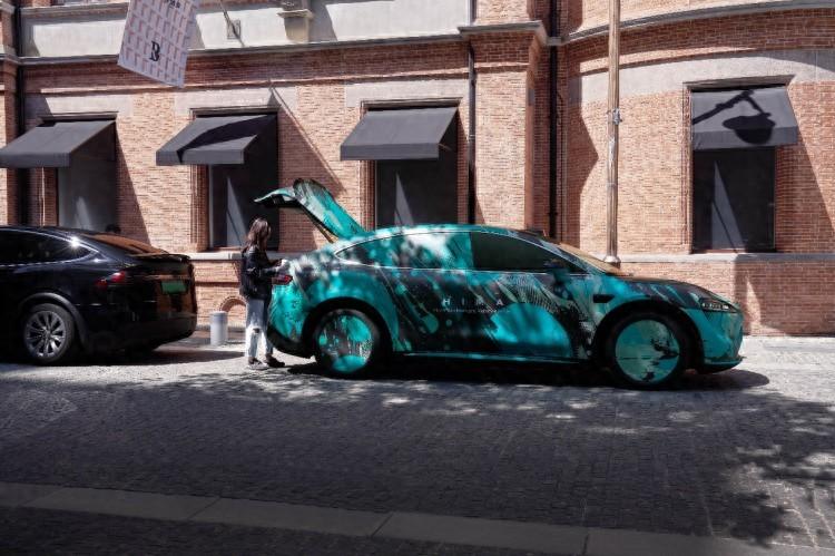 華為全新車型諜照曝光,時尚轎跑外型瞄準(zhǔn)年輕用戶