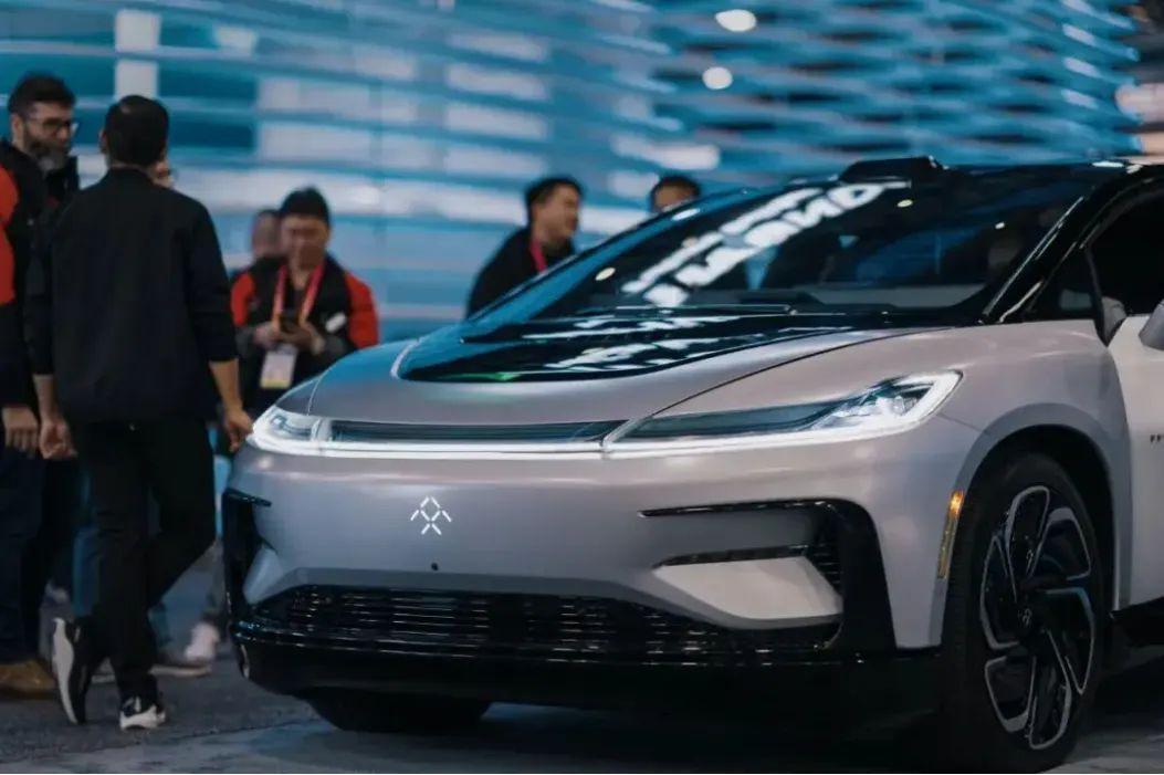汽車新冷戰的鐵幕已緩緩落下,賈躍亭的橋梁戰略就是刺透陰云的光