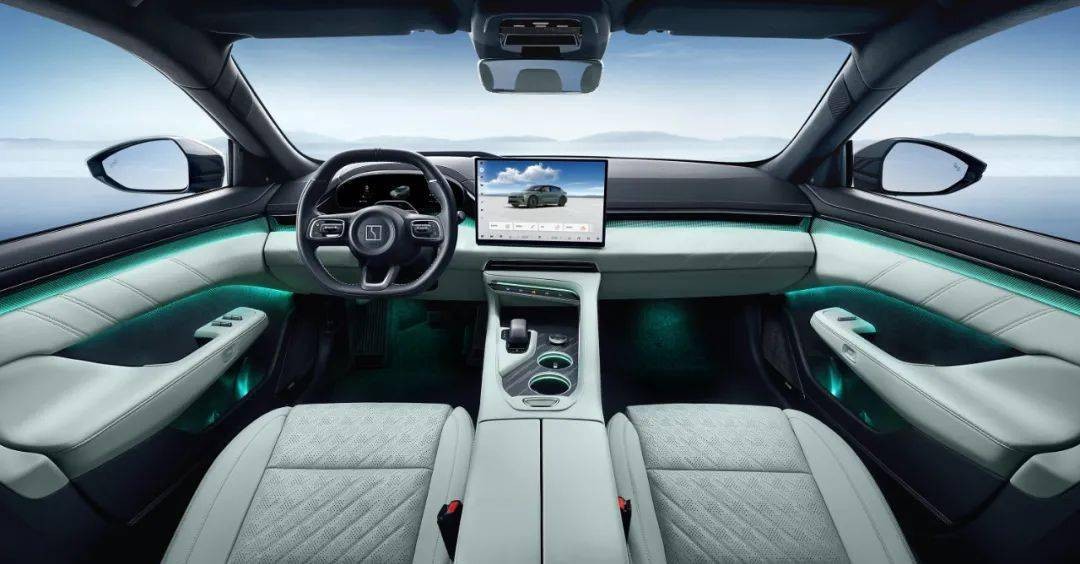 30萬內的豪華純電怎么選?極氪001還是特斯拉Model Y?