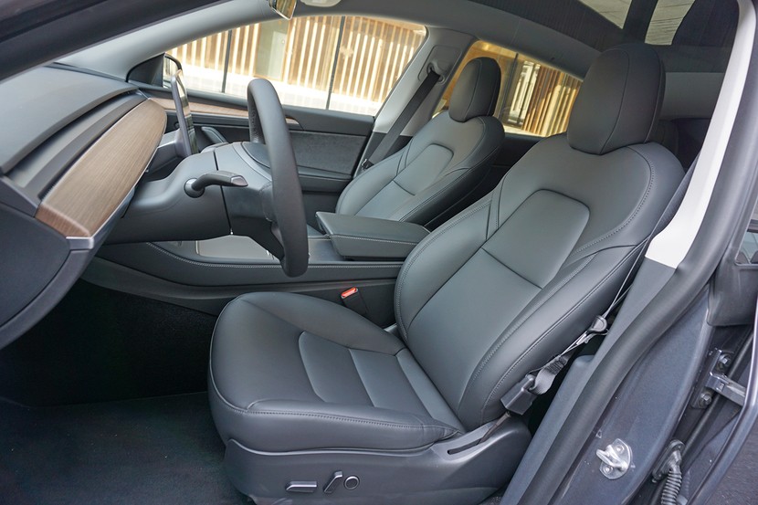 30萬內的豪華純電怎么選?極氪001還是特斯拉Model Y?
