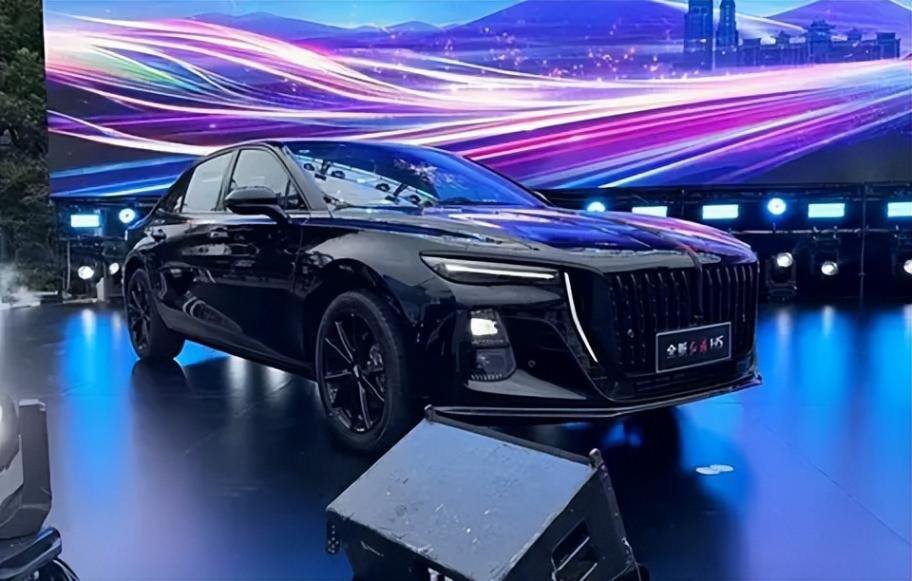 跑長途,還是轎車舒服,看看這兩款,動力強底盤穩,耐看又實用