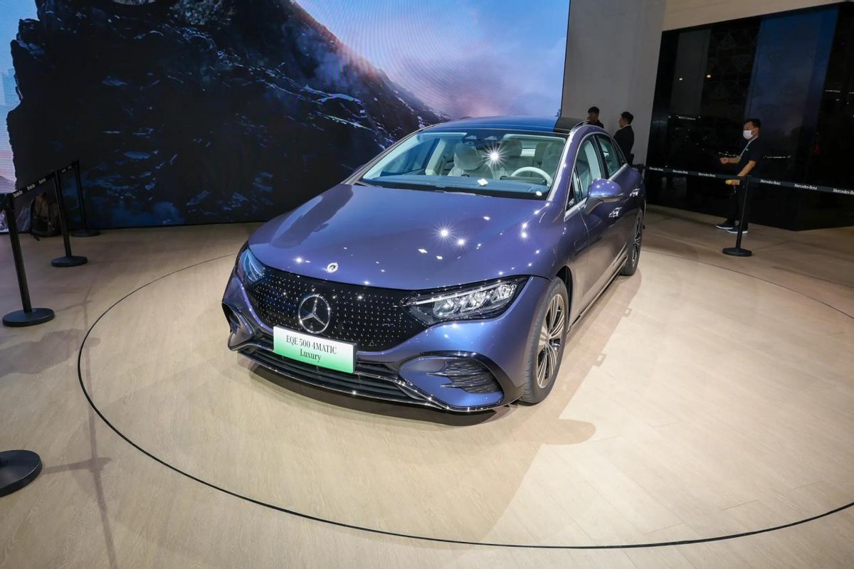 奔馳也賣(mài)不動(dòng)了?11月汽車(chē)銷(xiāo)量出爐,這些豪華車(chē)最高月銷(xiāo)才300臺(tái)