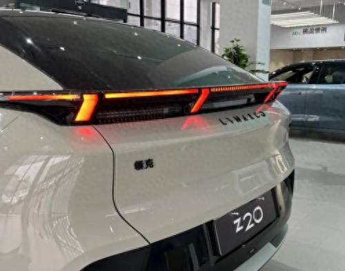領(lǐng)克Z20細節(jié)曝光,魅族車機+零壓座椅,網(wǎng)友:這波操作穩(wěn)了!