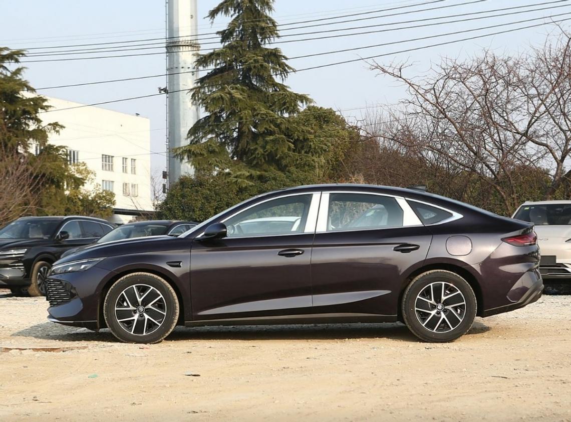 10 萬級插混轎車較量:五菱星光、秦 L 與啟源 A05 如何抉擇?