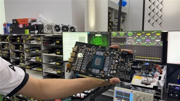 RTX 5070 Ti燒毀 出現一個大洞！竟然嫁接RX 580救活了