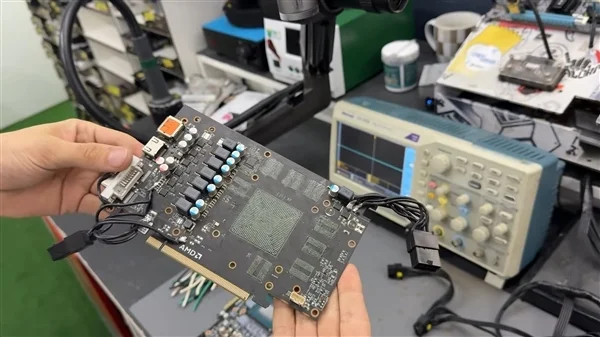 RTX 5070 Ti燒毀 出現一個大洞！竟然嫁接RX 580救活了