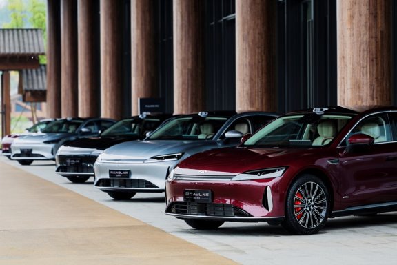 進化不止 風云A9L光輝(四驅)全球上市,超級置換搶購價17.19萬元起 進化不止 風云A9L光輝(四驅)全球上市,超級置換搶購價17.19萬元起